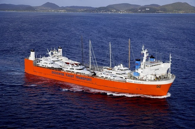 Dockwise ship enroute © SW